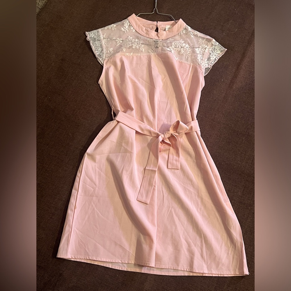 GIRLS 14/16 PINK LACE BELTED DRESS 👗